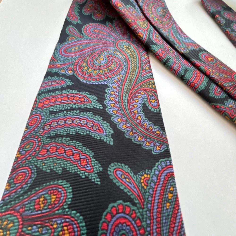 Lands End Paisley Tie Black Red Green Silk USA VTG Classic Preppy Old Money